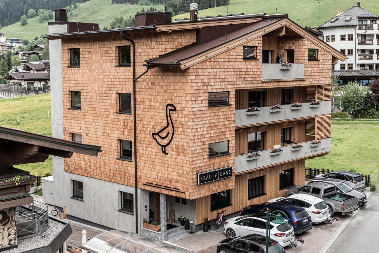 Frau Gans - Pure Mountain Apartments Saalbach-Hinterglemm Exterior foto