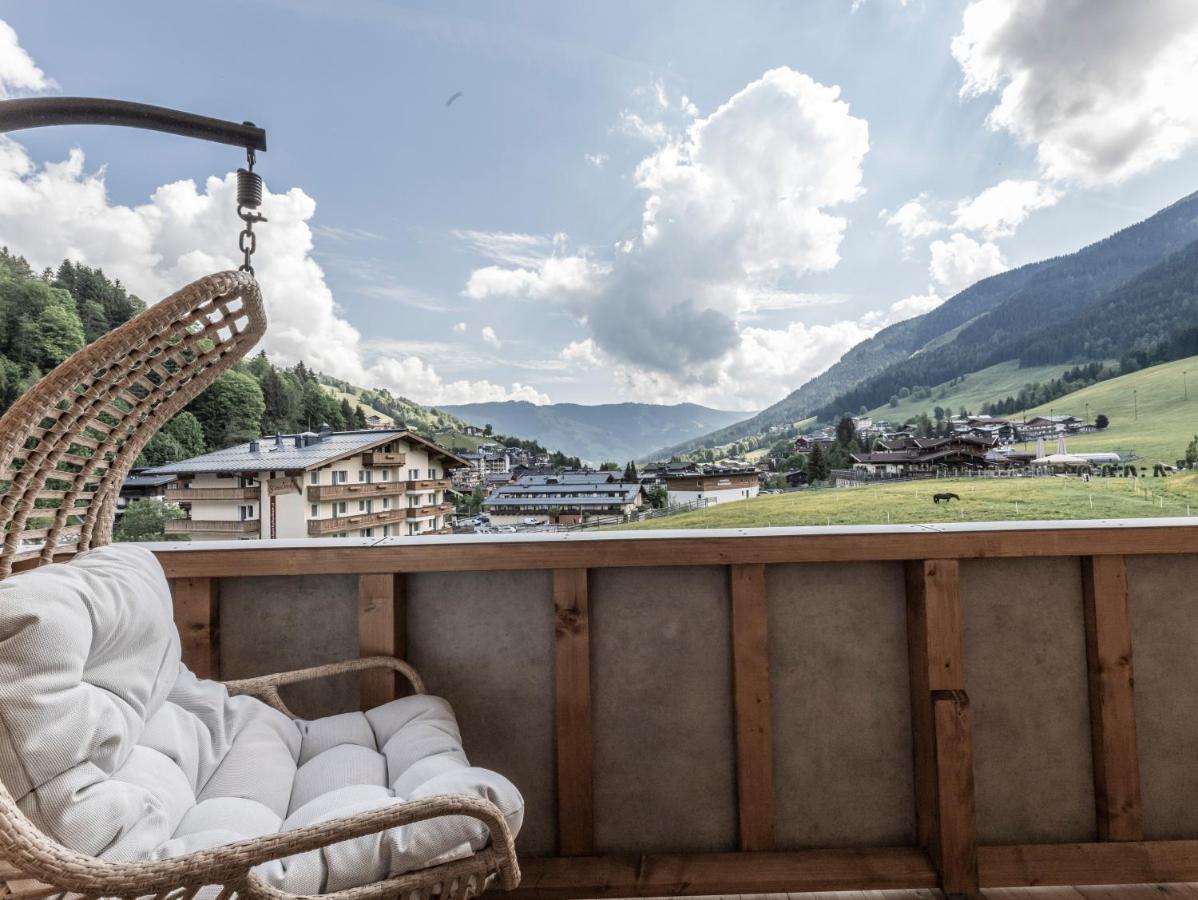 Frau Gans - Pure Mountain Apartments Saalbach-Hinterglemm Exterior foto